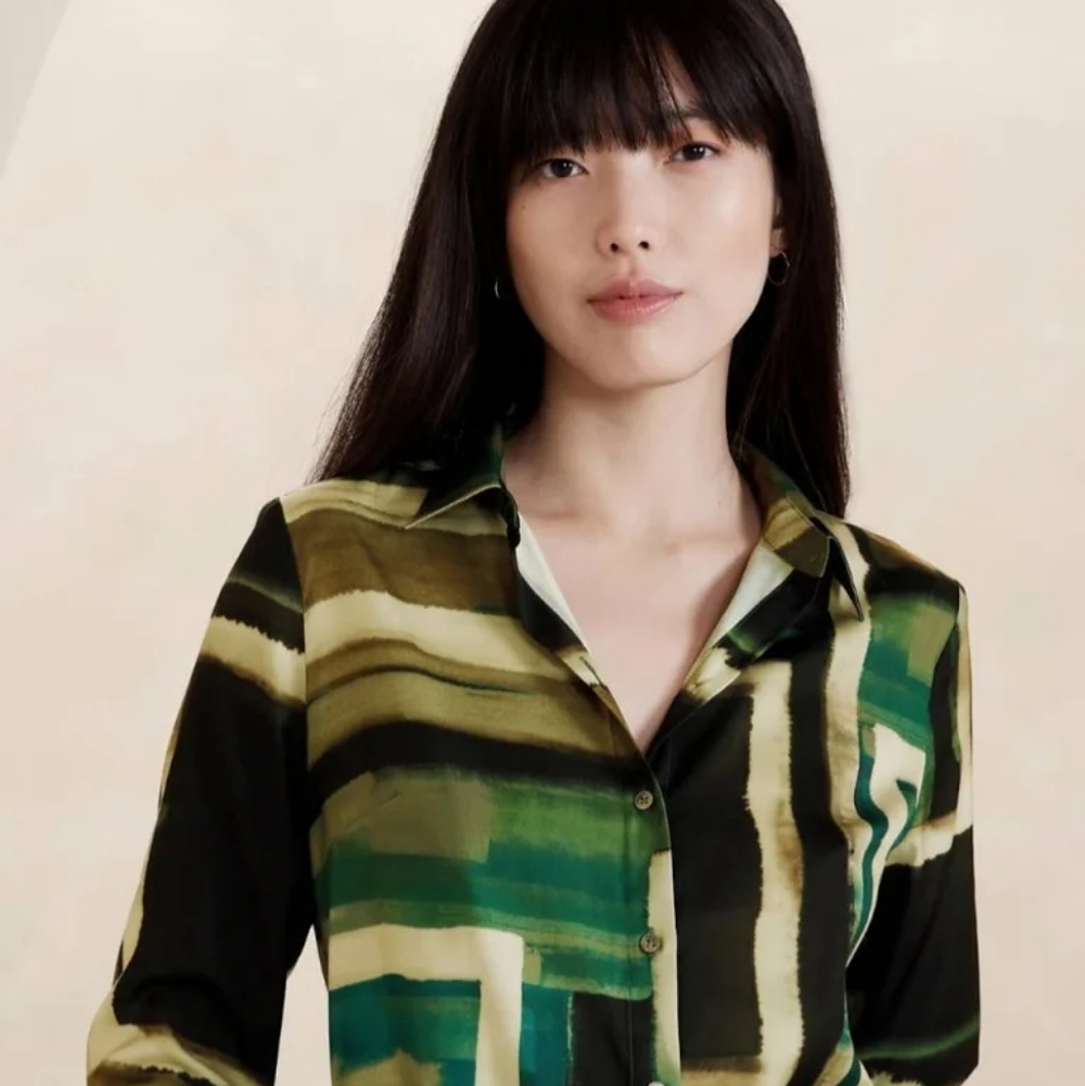 Banana Republic Sheer Button-Down Abstract Geometric Blouse – Green/Black –